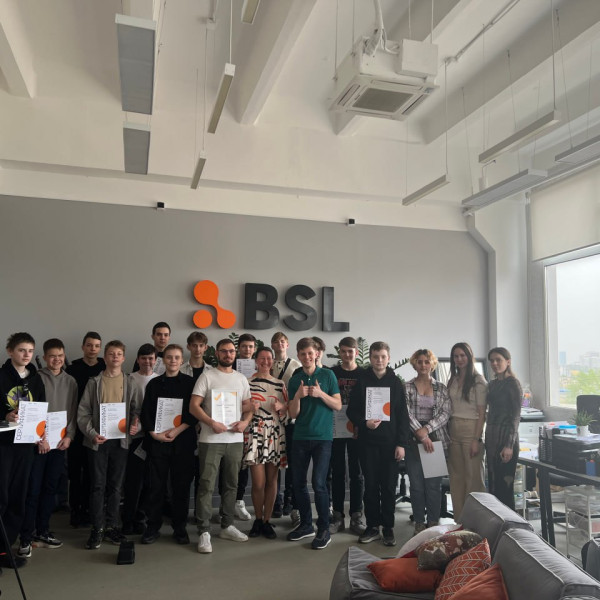 Наши резиденты проходят стажировку в ИТ-компании BSL - КИБЕРшкола программирования для детей, компьютерные курсы для школьников, начинающих и подростков - KIBERone г. Нагорный